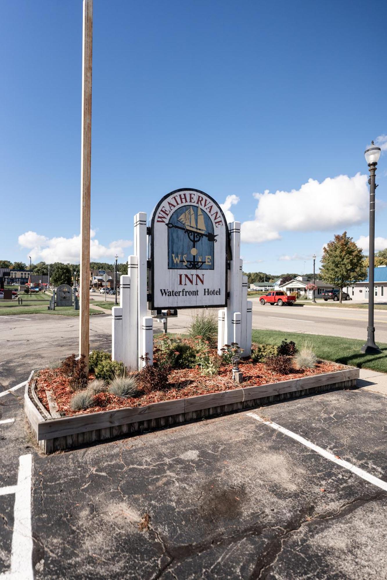 Weathervane Inn Montague Exterior photo